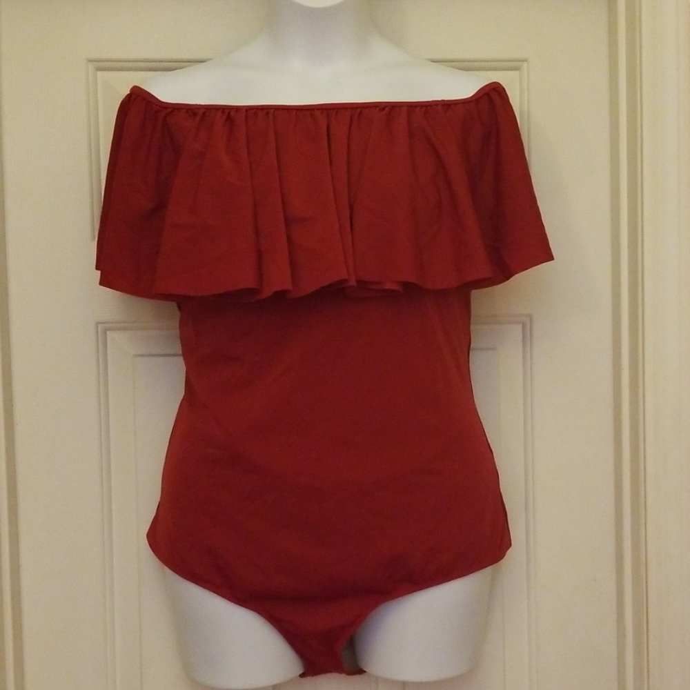Off the shoulder ruffle SS